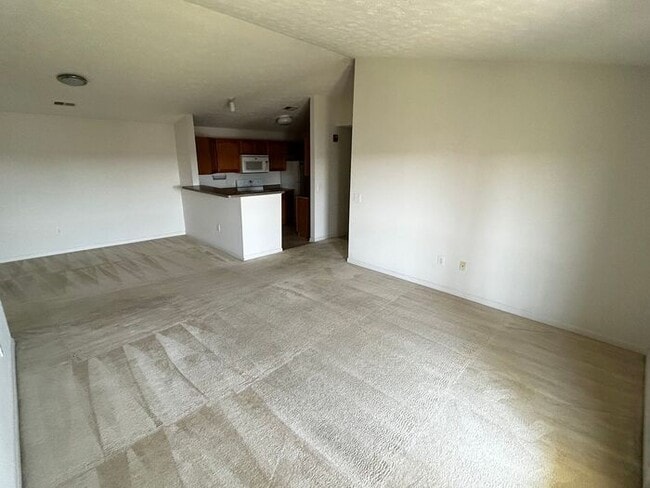 Building Photo - Clean Condo, Fantastic Location!