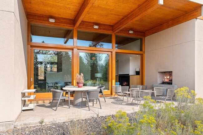 Building Photo - 2225 NW Reserve Camp Ct