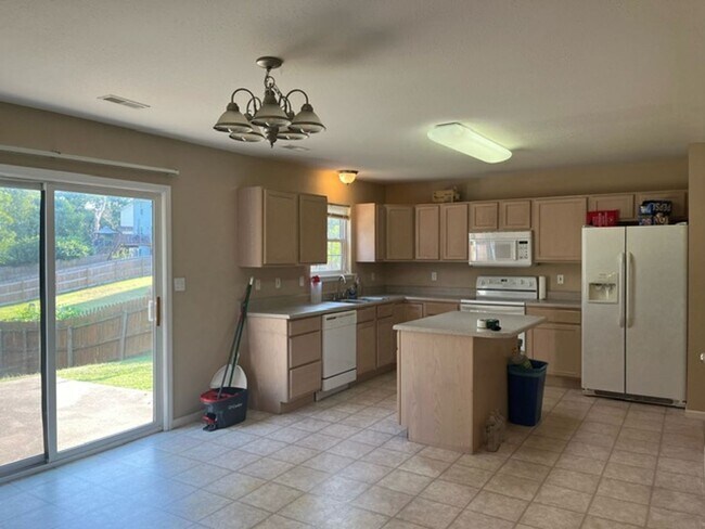 Building Photo - 101 Amazon Dr