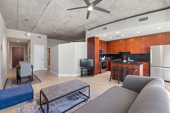 Building Photo - 777 N Ashley Dr