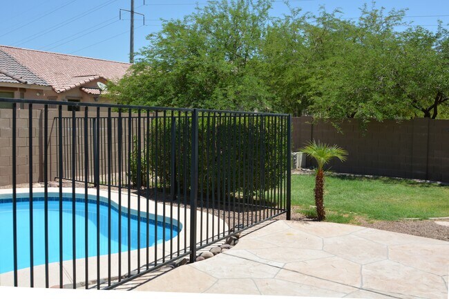 Building Photo - 4924 W Magdalena Ln