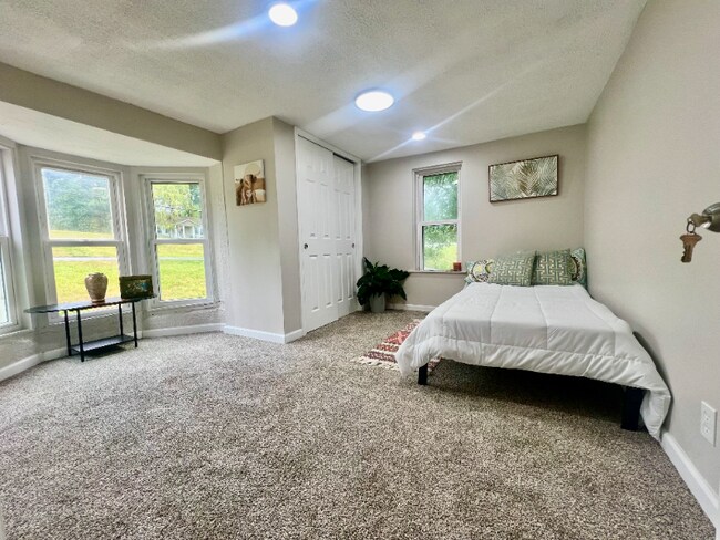 Building Photo - 5950 Jessup Rd