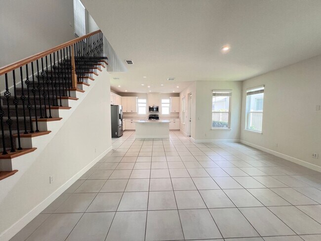 Building Photo - Gorgeous Furnished Home in Winter Garden!