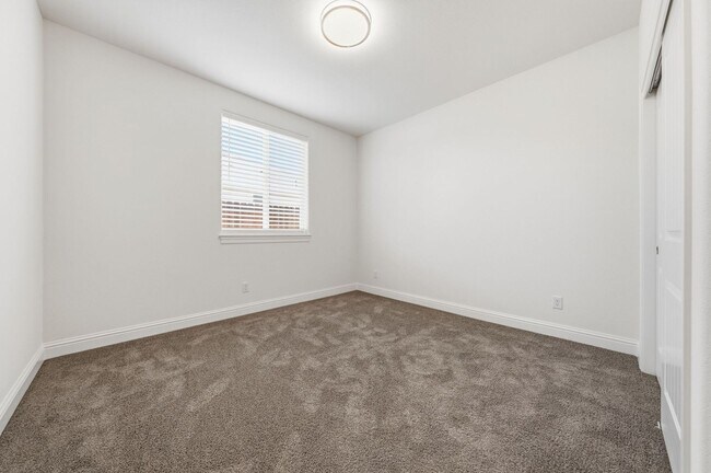 Building Photo - 2877 Ukonom Dr