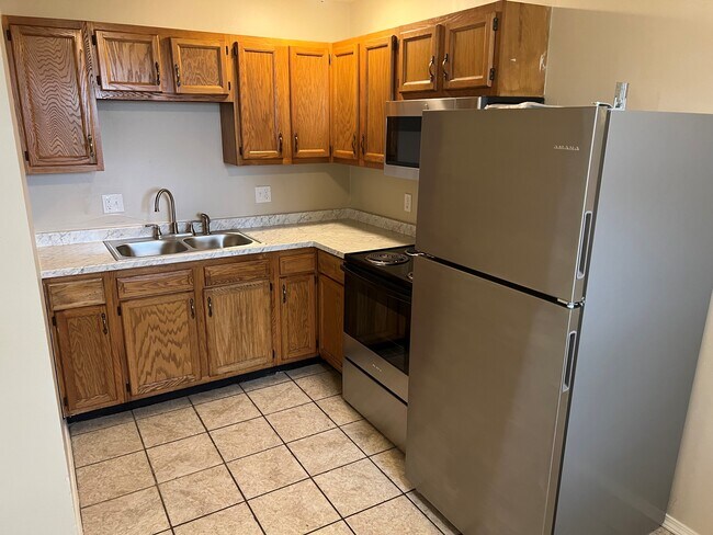 Building Photo - 2608 Dale Dr