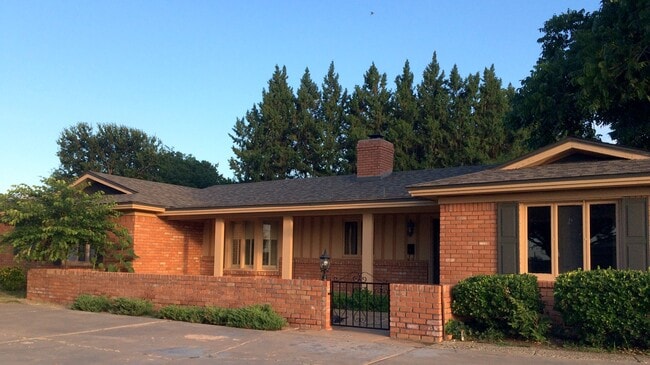 Building Photo - 3425 74th St