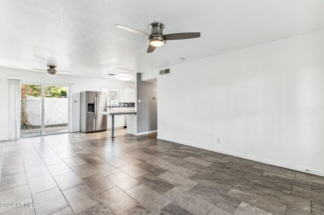 Building Photo - 502 E Roanoke Ave