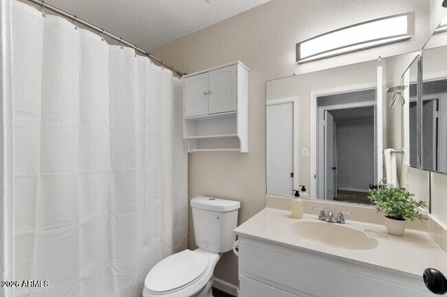 Building Photo - 330 W Tonopah Dr