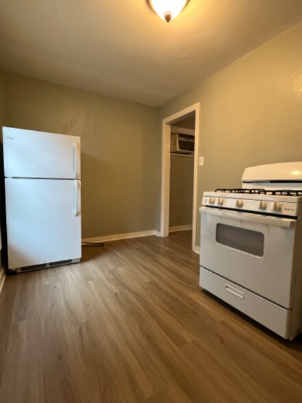 Building Photo - 608 Price St