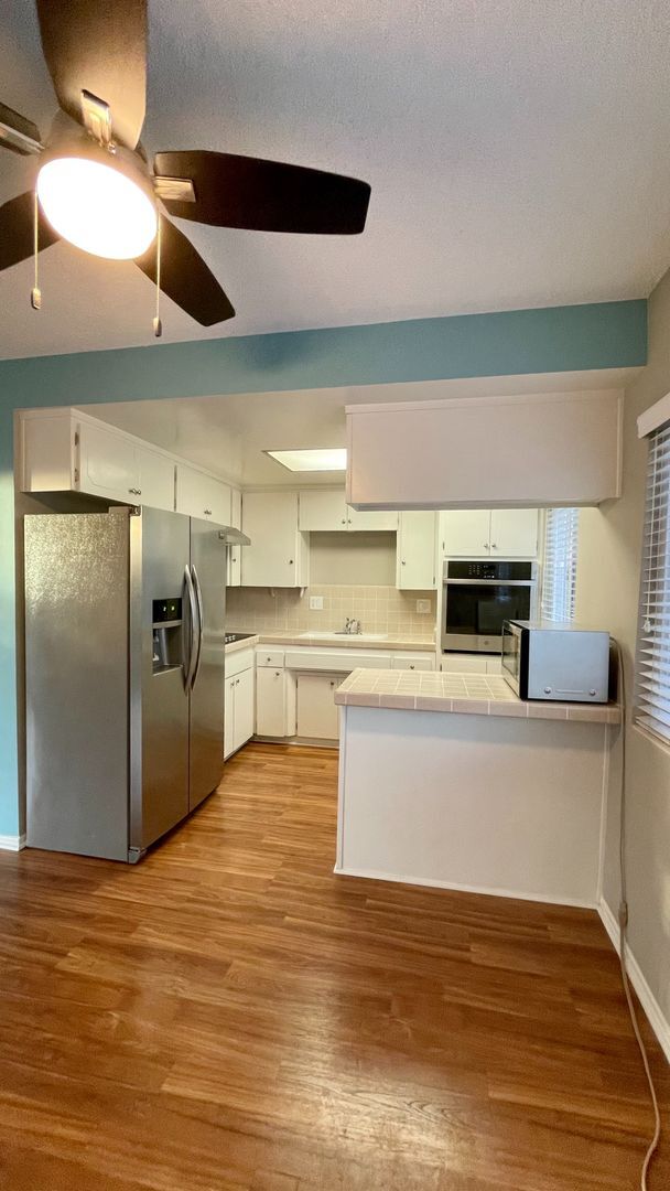 Building Photo - 2 Bedroom, 2 Bath Condo Blocks to the Beach, Pet Friendly, Sunset Views, Parking!