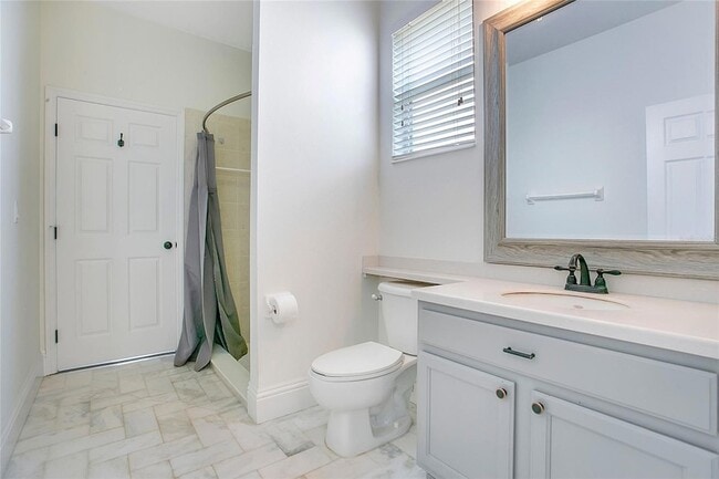 Building Photo - 15049 Spinnaker Cove Ln