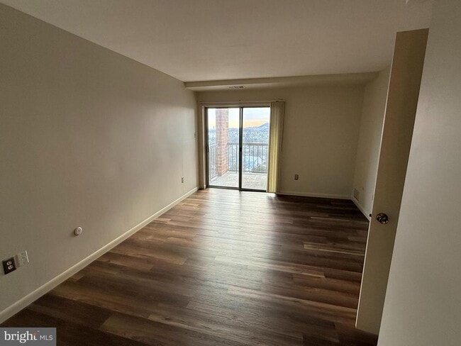 Building Photo - 1375 Pershing Blvd