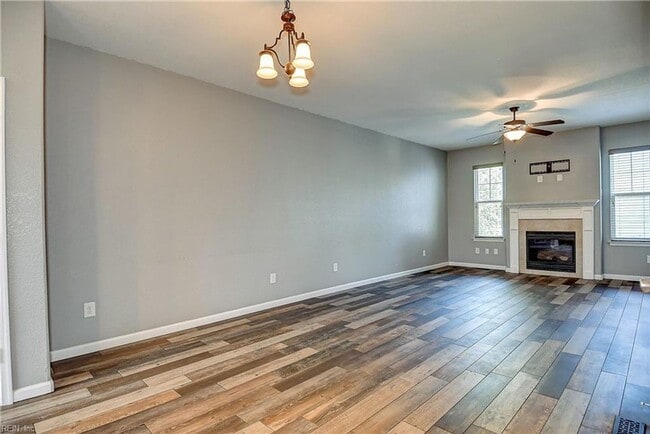 Building Photo - Three Story Condo near the Oceanfront