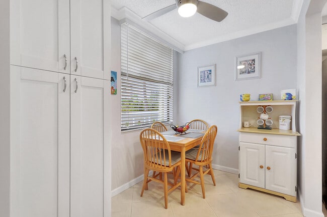 Building Photo - 5059 N Hwy A1A