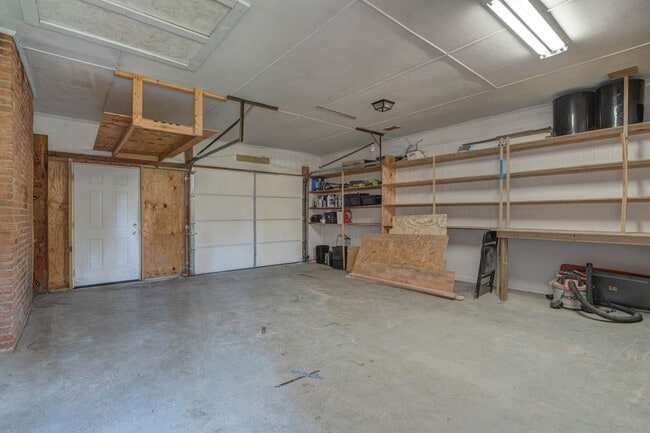 Building Photo - 507 Stonegate Dr