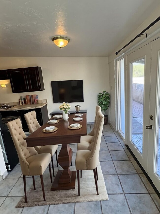 Building Photo - Great central location on cul-de-sac