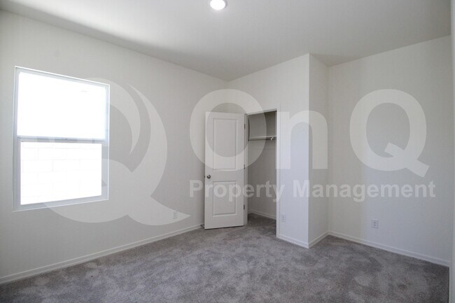 Building Photo - 24182 W Hidalgo Ave
