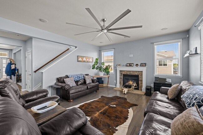 Building Photo - 15411 Village Cir E