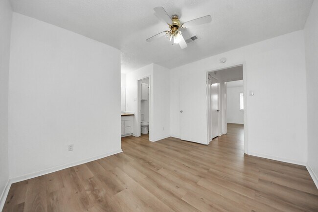 Building Photo - 12500 Brookglade Cir