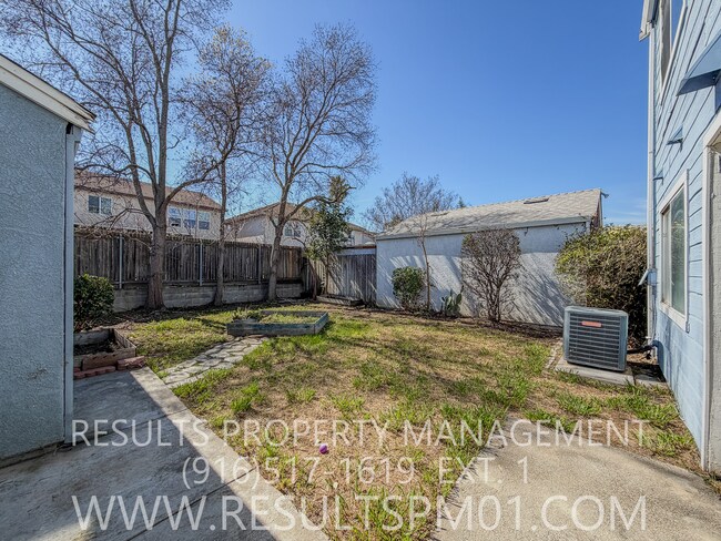 Building Photo - Make this Beautiful 4 Bedroom Your New Home