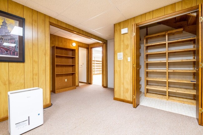 Building Photo - 7750 Melanie Cir