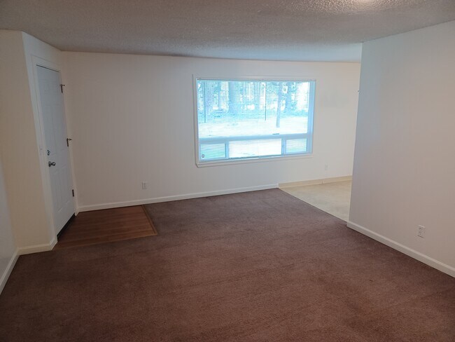 Building Photo - 15220 22nd Ave E