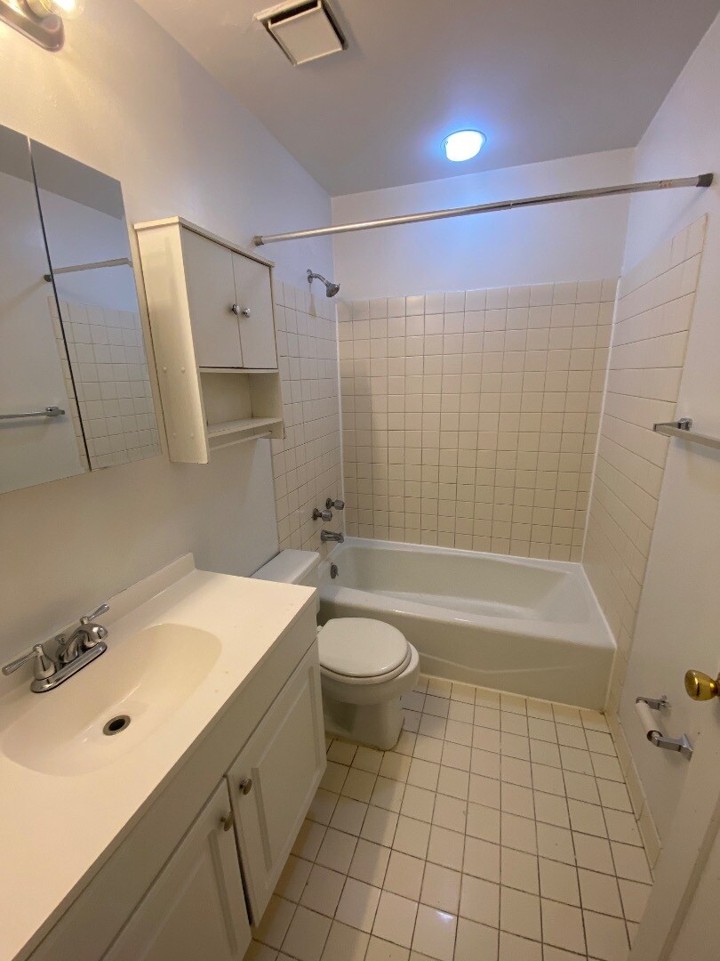 Building Photo - 913 Geyer Ave