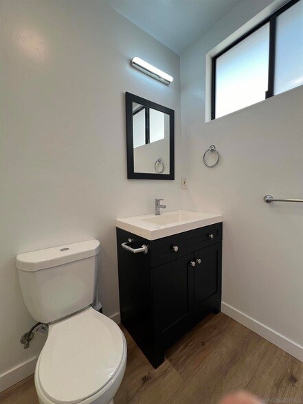 Building Photo - 2529 State St