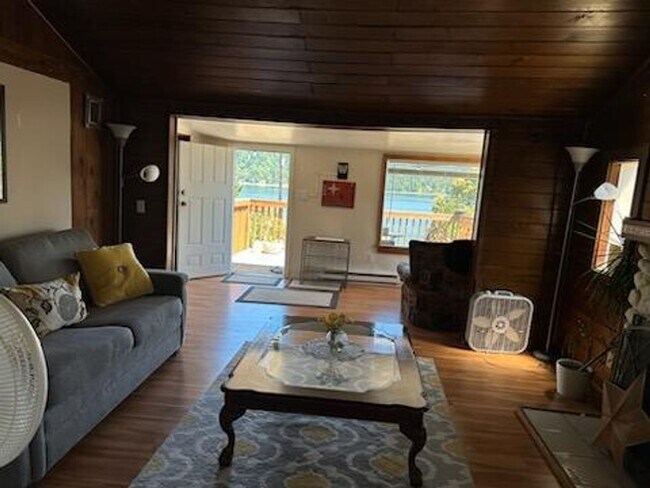 Building Photo - Water View Cabin in Iilahee - Fully Furnished