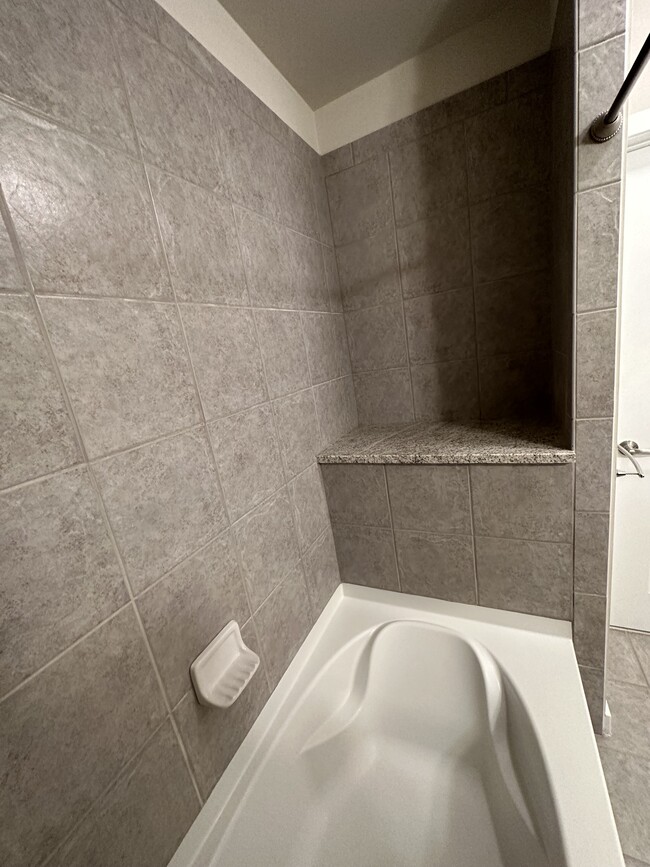 Shower - 400 W Peachtree St NW