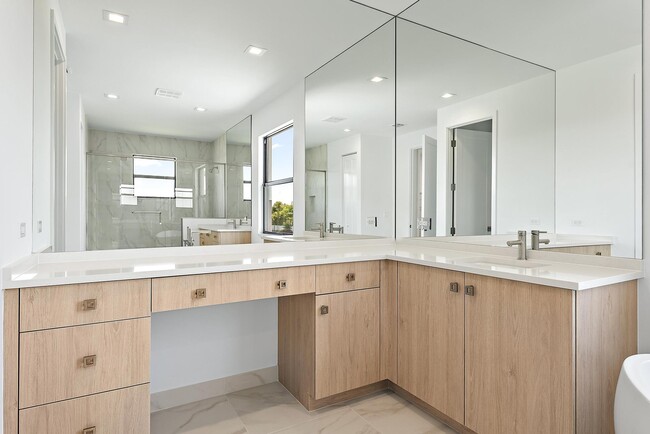 Building Photo - 20471 Southernwood Ave
