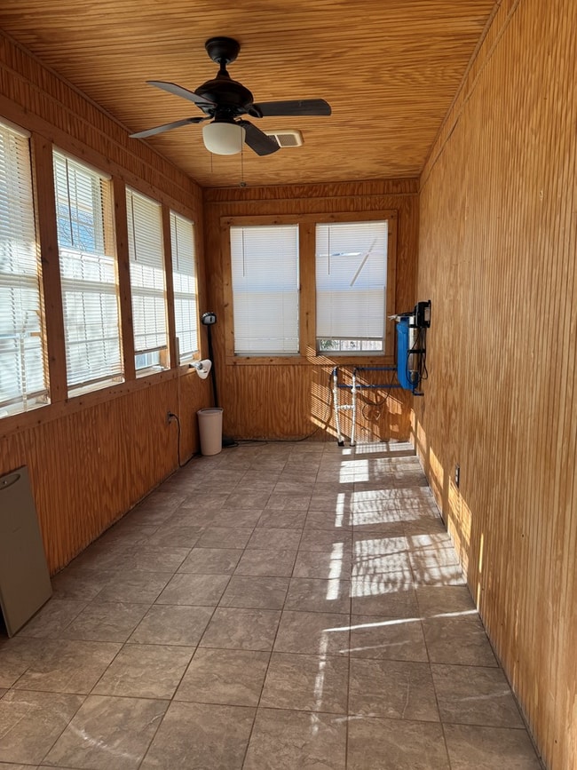 Building Photo - 15 N Broken Bow Cir