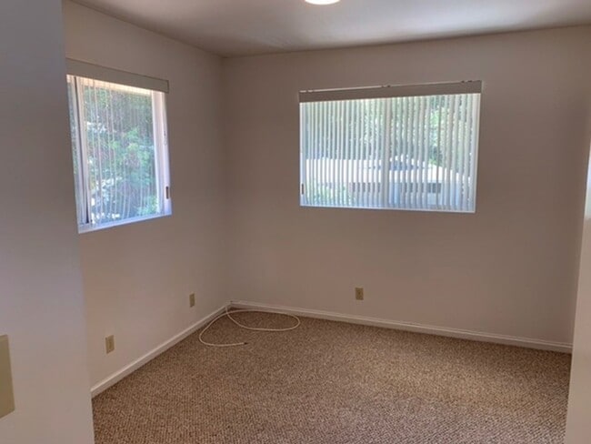 Building Photo - Pauoa Valley- utilities included!