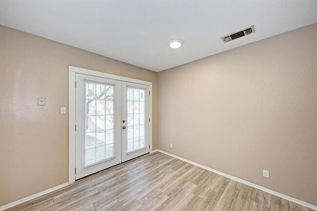 Building Photo - 1117 W Rundberg Ln