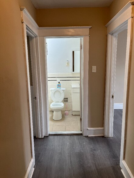 Building Photo - 1467 Lardner St