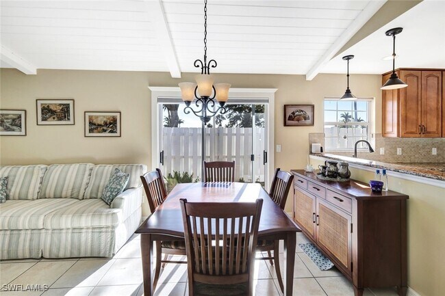 Building Photo - 14899 Crescent Cove Dr