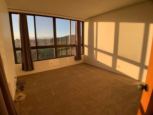 Building Photo - Honolulu (Salt Lake) - Plaza Landmark - 1 bedrooms with washer/dryer and 1 parking