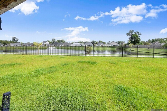 Building Photo - 39262 Bridge Path Ln