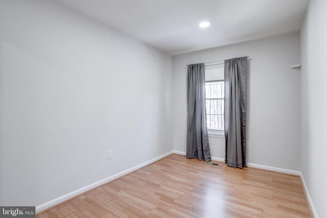 Building Photo - 5809 Waterdale Ct