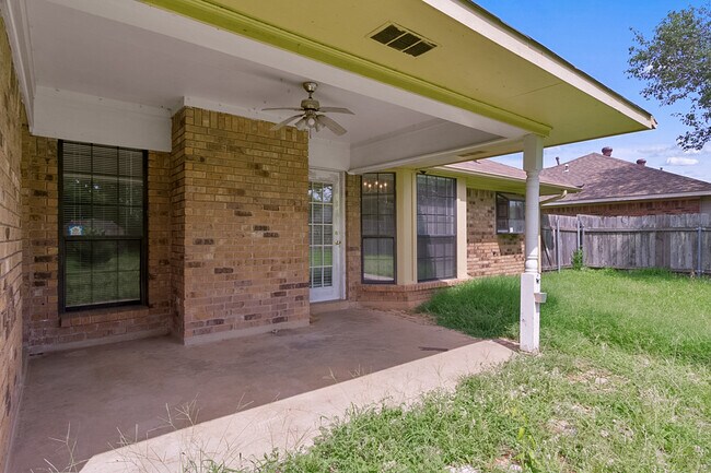 Building Photo - 5602 Pampus Ln