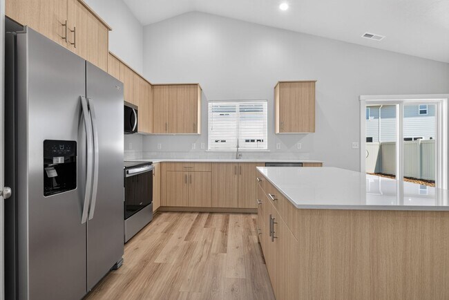 Building Photo - Brand New 4bd/2ba Single Level Nampa Home w/3-Car Garage