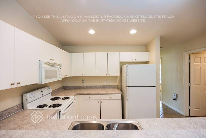 Building Photo - 2422 Joe Ave S