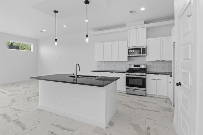 Building Photo - 2929 El Fenice Ln