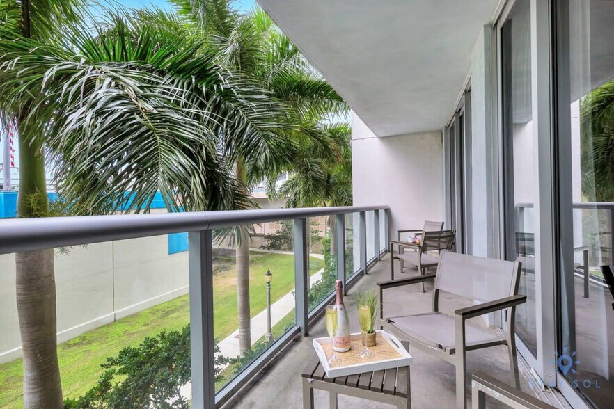 Primary Photo - 2602 E Hallandale Beach Blvd