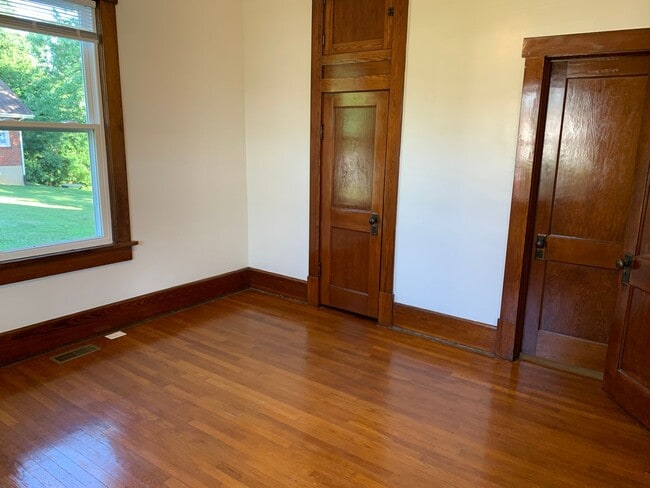 Building Photo - Charming Home with Large Backyard Near Radford University