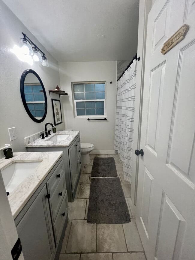 Building Photo - DUNEDIN FL LIVING 3/1 HOME