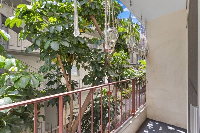 Building Photo - Experience Waikiki Living