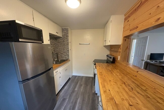 Building Photo - Modern 1 Bedroom Unit in Central Manhattan!