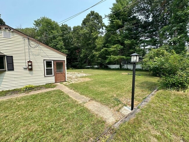 Building Photo - 33 Park Dr