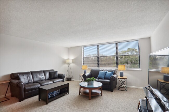 Building Photo - 2965 Pharr Court South NW